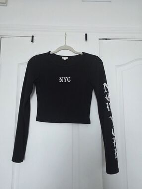 GARAGE Black 'NYC' Long-Sleeve Crop Top